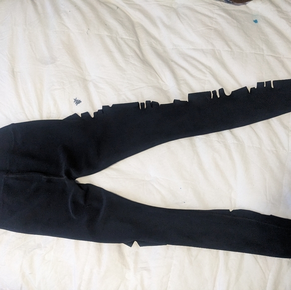 New black Alo extreme ripped warrior legging - Picture 5 of 10